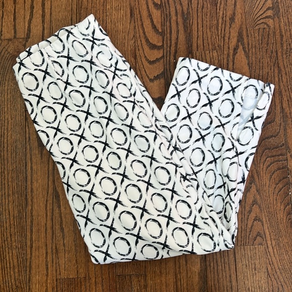 Holland Ave pull-on “Sudan” crop / capri pant with X & O pattern in Navy - Picture 3 of 7